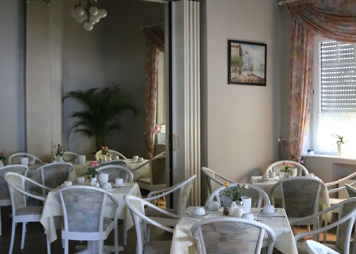 Moerser Hof 3* مورس